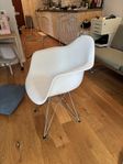 Vitra Eames Plastic armchair