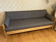 Bäddsoffa välbevarad, omklädd, funktionsduglig