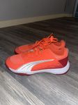 Puma inomhusskor – storlek 38, snygg orange färg
