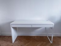 Skrivbord för 2 personer nypris 995 kr skänkes 
