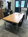 köksbord med  stolar