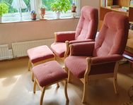 Fåtölj, två st inkl fotpall