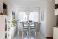 Glas ovalt matbord
