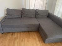 en Grå Bäddsoffa med Bäddmadrass 