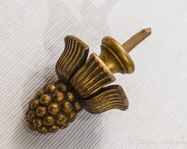 Antik dekoration i trä, stor knopp, gardinstång, inredning
