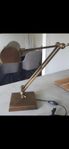 Skrivbordslampa i mässing från Newport 