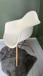 Eames DAW Dupe chair. Not original. 