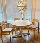 Bord, stolar och säng