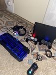 Ps4 Slim med 2 kontroller och full gaming kit