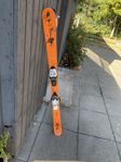 skidor twintip 136 cm
