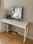 Sminkbord plus spegel, förvarings hyllan plus stol