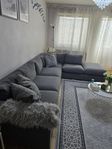 Soffa grup och TV hylla