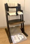 BabyDan Danstolen Matstol + Dyna, Bygel & Sele – Mörkbrun