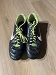 NIKE fotbollsskor storlek 45