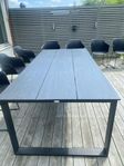 Matbord och stolar