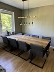 Matbord massiv ek + 8 stolar