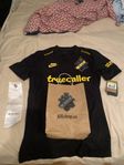 Hej, jag säljer en AIK tröja storlek: S