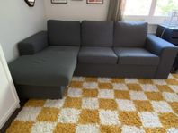 Grå soffa