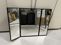 Spegel ihopfällbara sidor med hängen på baksidan 60x80cm