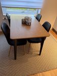Elegant matgrupp i skandinavisk stil – bord + 4 stolar