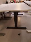 Elektrisk höj och sänbartskrivbord
