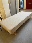 Säng 90x200 inkl bäddmadrass