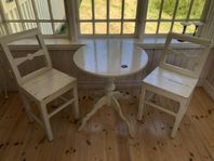 Bord och stolar sekelskiftesstil