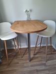 Barbord med 2 stolar