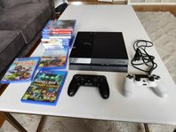 Playstation 4 med handkontroller och spel
