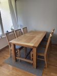Ekbord med stolar 