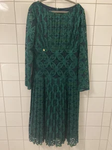 Grön festklänning i spets
