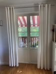 Gardin med öljetter