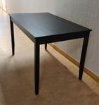 Litet köksbord med 4st stolar
