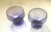 TVÅ LILA GLASS-SKÅLAR