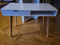 Skrivbord/sminkbord