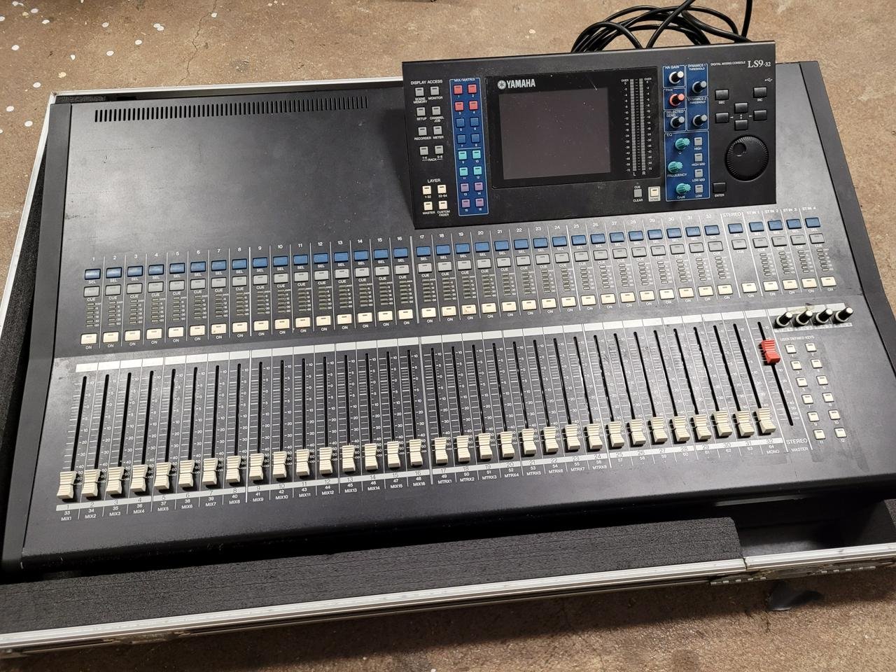 Yamaha ls9-32 i case med 2 Da...