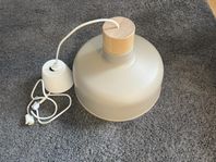 Taklampa Bunkeflo vit/björk