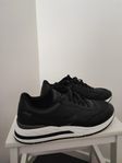 Hugo Boss läder sneakers i storlek 46