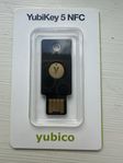Oöppnad Yubikey 5 NFC