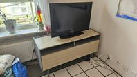 TV och TV-bänk (säljes tillsammans ELLER separat)