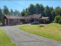 lantlig gård, pågående renovering.