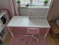 Skrivbord med hylla, PÅHL + stol