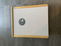 SKÖTBORD ROBUST EXTRA Väggmonterat skötbord 