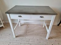 Skrivbord m betongskiva Bruka Design