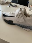 Nike savaleos