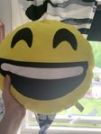 säljer emoji kudde