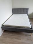 Säng 140cm med resorbotten