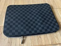 Louis Vuitton Horizon 15,6” laptop sleeve i Damier Graphit
