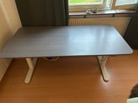 höj och sänkbart skrivbord