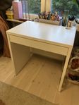 skrivbord Micke från ikea